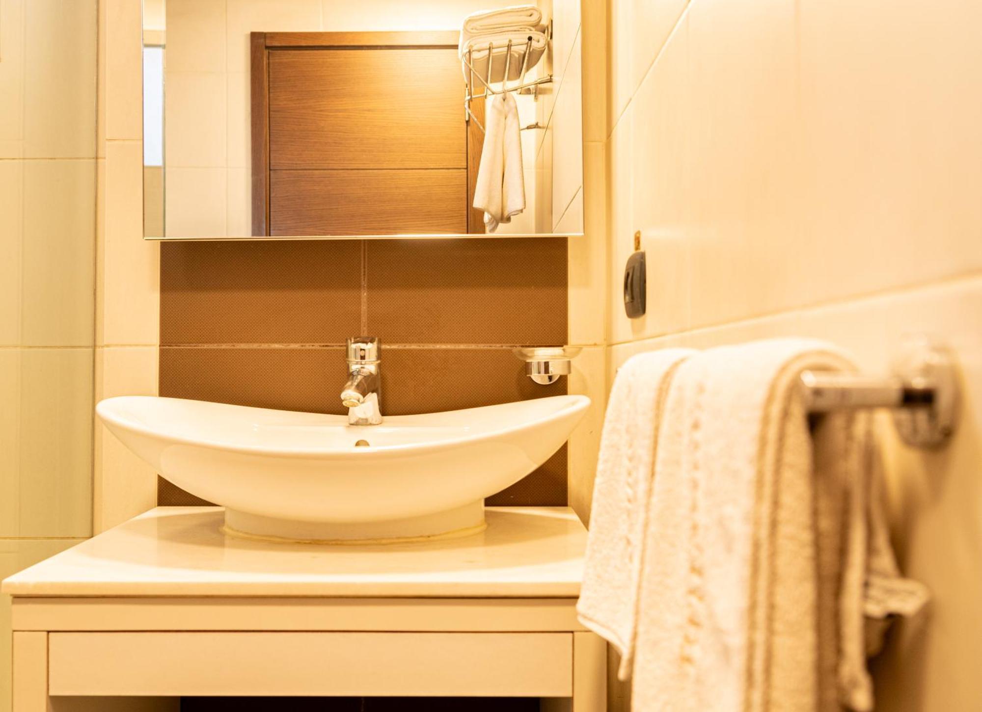 Britannia Suites Бейрут Экстерьер фото